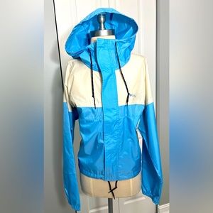Price Drop‼️Women’s light blue and white Columbia windbreaker